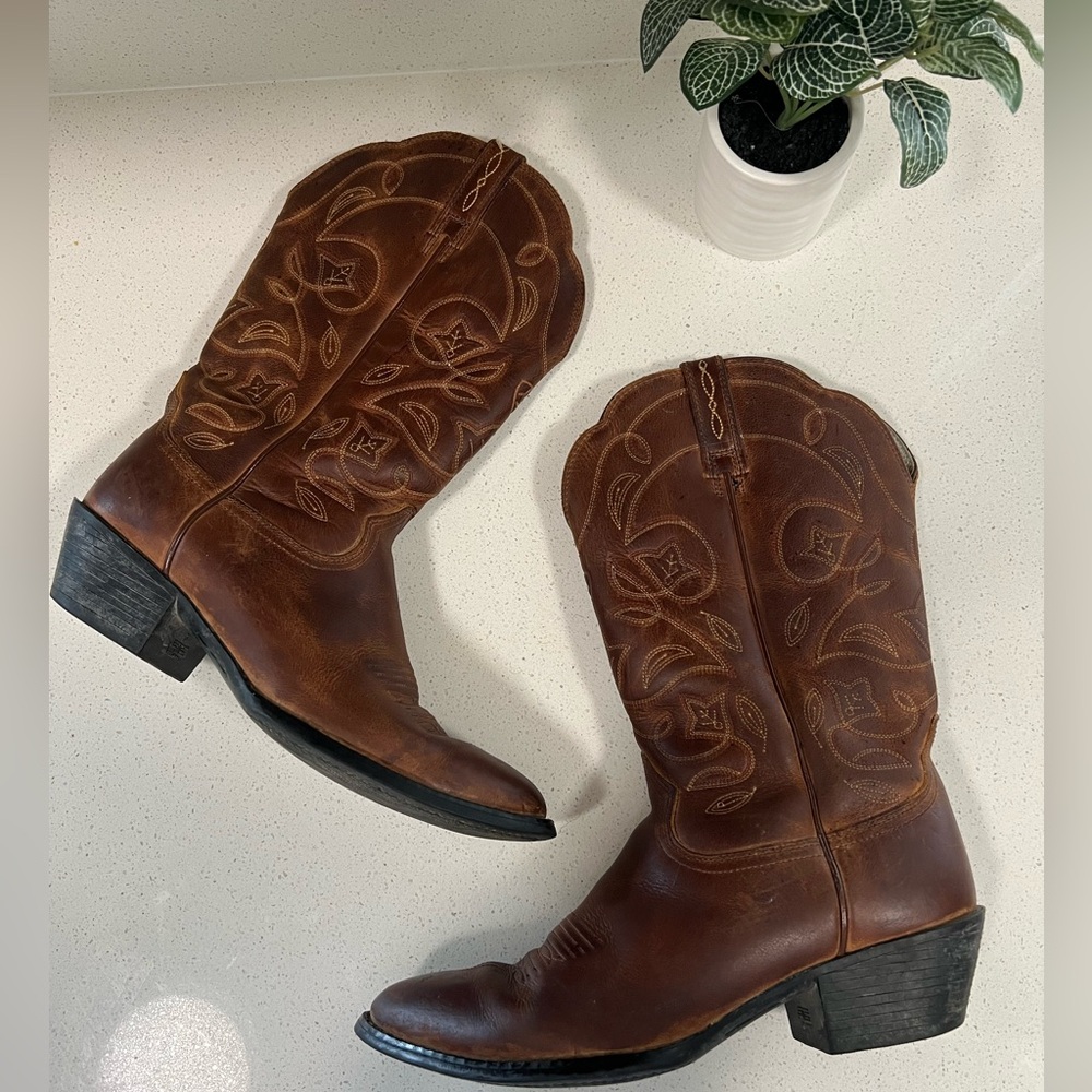 Ariat women’s cowboy boots